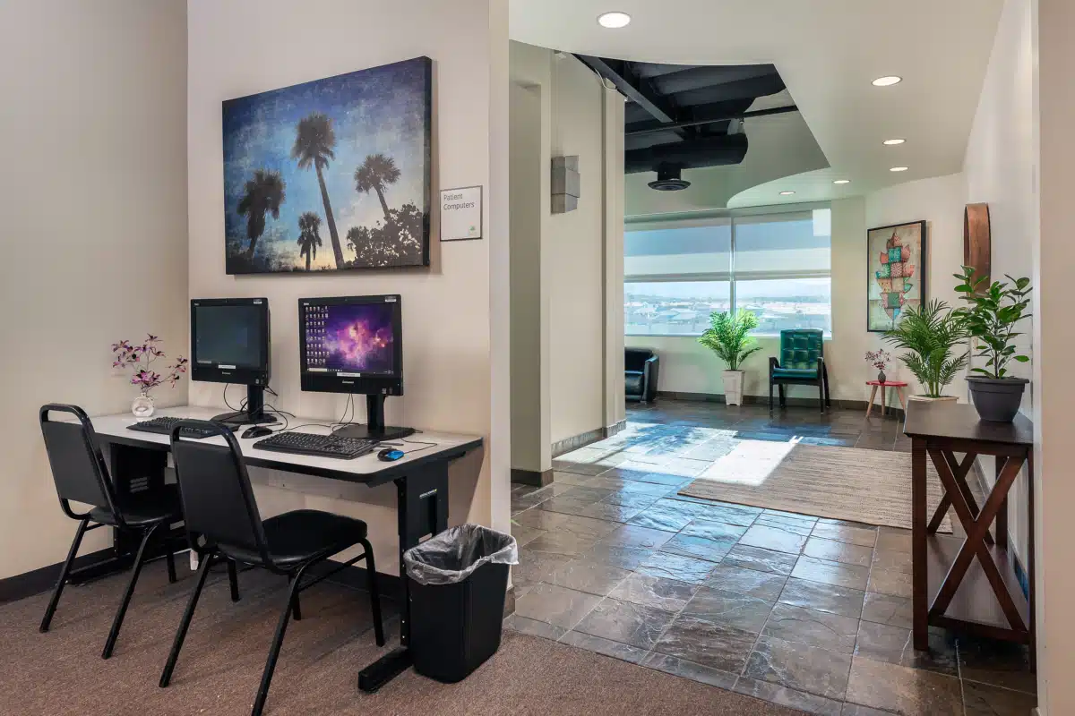 Banyan Palm Springs LLC - Thumbnail 3